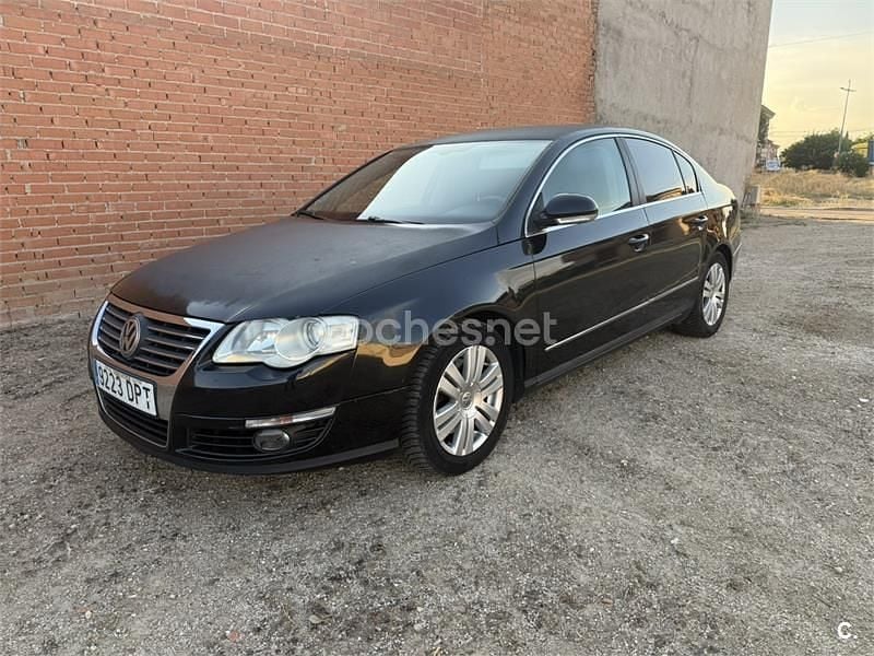 Negro Usado 2005 VW Passat Highline Berlina | 3200 € (Buen precio) - Imagen 1/4