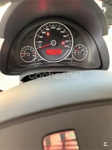 Usado Seat Mii Style 60 CV (44 kW) 2013 Rojo Utilitario