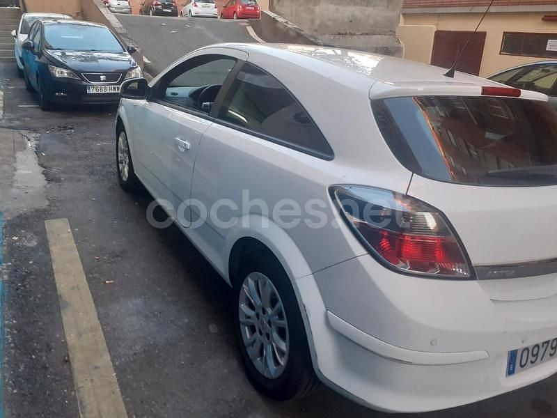 Usado Opel Astra GTC Sport 110 CV (80 kW) 2009 Blanco Berlina