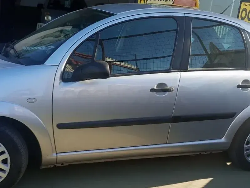 Usado Citroën C3 61 CV (44 kW) 2005 Gris / plata Berlina