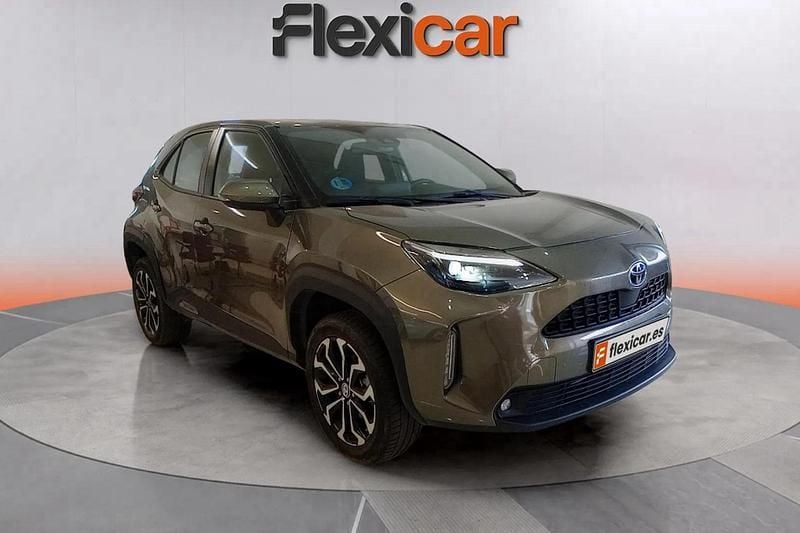 Gris Usado 2024 Toyota Yaris Hybrid Active | 19.490 € (Buen precio) - Imagen 1/4