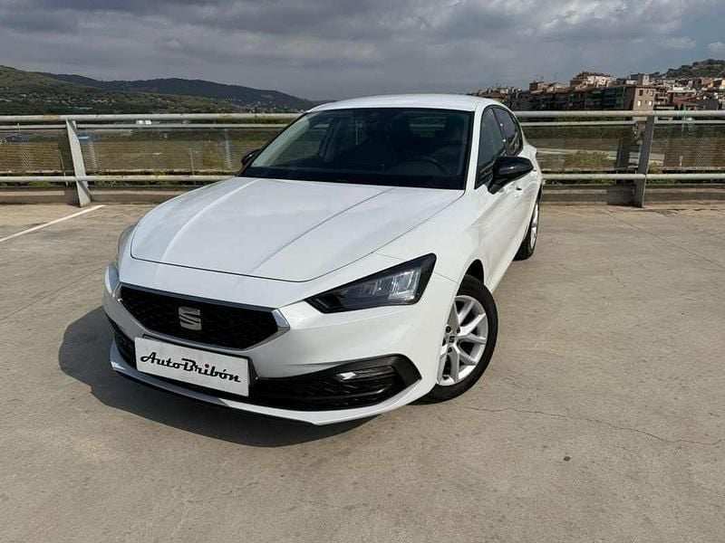 Usado Seat Leon Style 116 CV (85 kW) 2021 Blanco Utilitario
