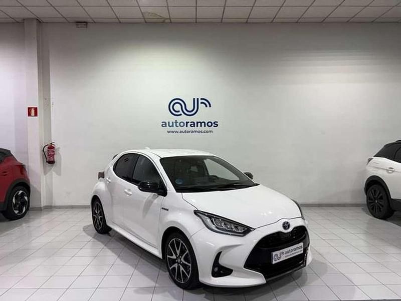 Blanco Usado 2021 Toyota Yaris Hybrid Style Berlina | 18.250 € (Precio justo) - Imagen 1/4