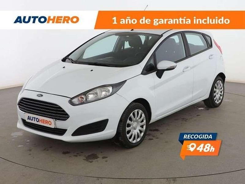 Blanco Usado 2014 Ford Fiesta Trend Utilitario | 7999 € (Un poco caro) - Imagen 1/3