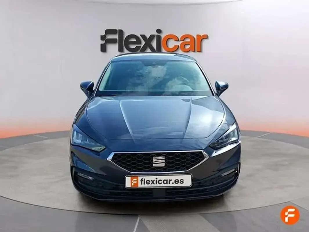 Usado Seat Leon Style 131 CV (96 kW) 2023 Gris Utilitario