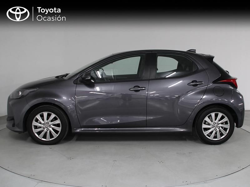 Usado Toyota Yaris Hybrid Active 116 CV (85 kW) 2024 Gris / plata Berlina
