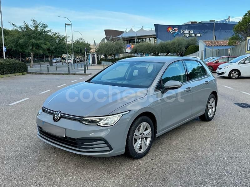 Usado VW Golf VIII Life 130 CV (95 kW) 2020 Gris / plata Berlina