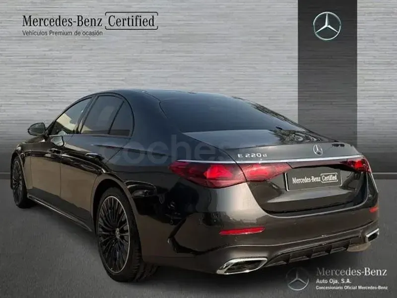Usado Mercedes E220 197 CV (144 kW) 2025 Gris / plata Berlina