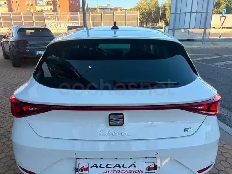 Usado Seat Leon FR 150 CV (110 kW) 2023 Blanco Berlina