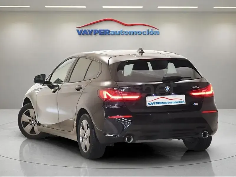 Usado BMW 118 Comfort Edition 150 CV (110 kW) 2022 Negro Utilitario