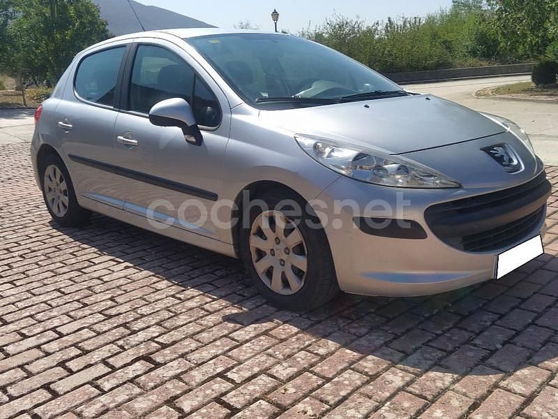 Gris / plata Usado 2008 Peugeot 207 Premium Berlina | 3499 € (Buen precio) - Imagen 1/4