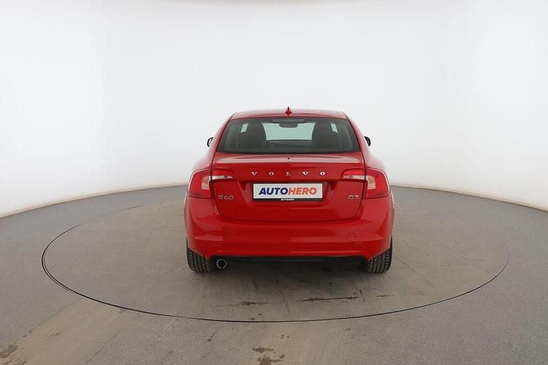 Usado Volvo S60 Momentum 150 CV (110 kW) 2018 Rojo Berlina