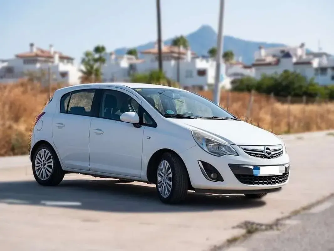 Usado Opel Corsa Selective 101 CV (74 kW) 2011 Blanco Utilitario