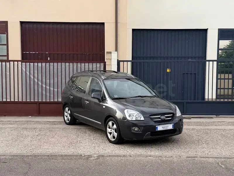Usado Kia Carens Active 140 CV (102 kW) 2007 Gris / plata Monovolumen