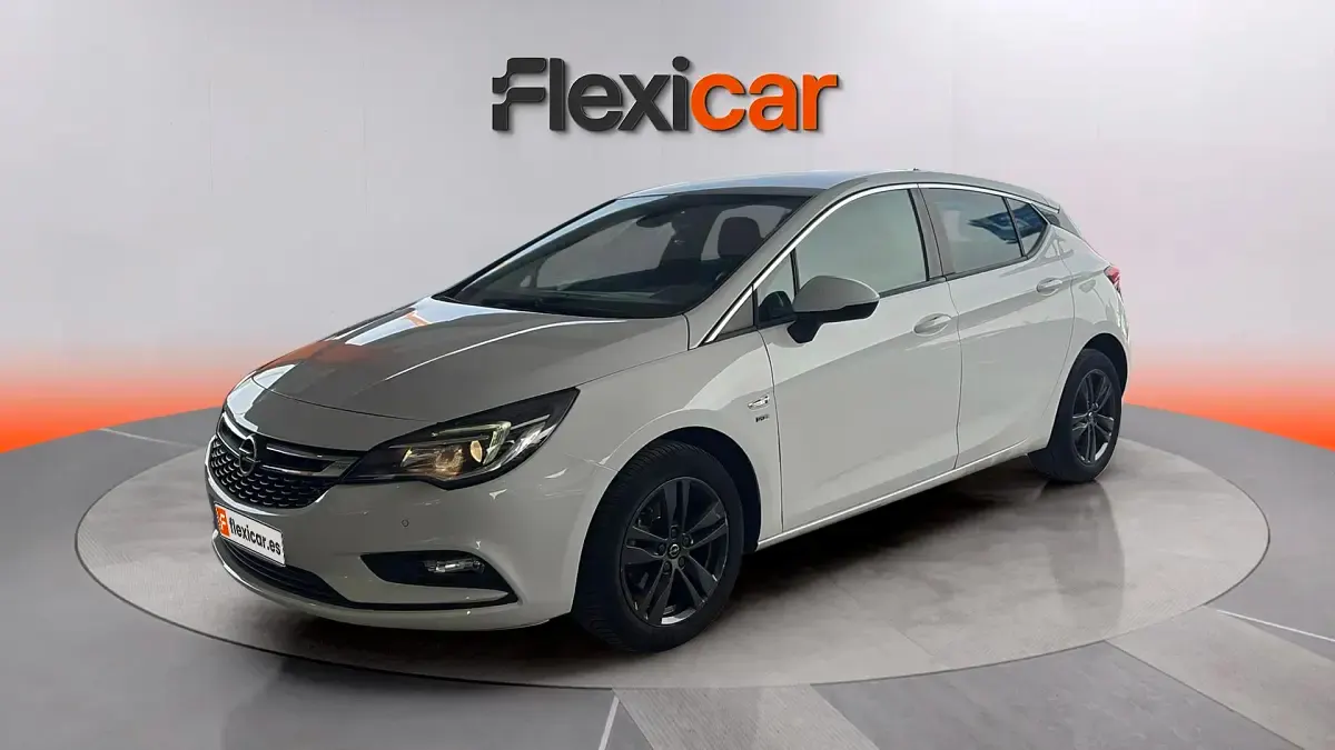 Usado Opel Astra S 110 CV (80 kW) 2019 Blanco Berlina