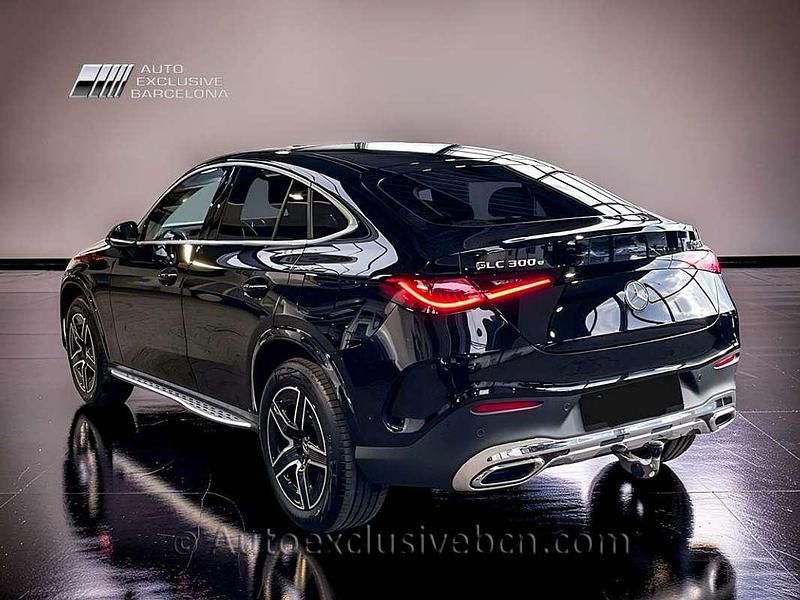 Usado Mercedes GLC300e 313 CV (230 kW) 2025 Negro Coupe