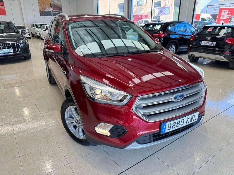 Usado Ford Kuga Trend+ 150 CV (110 kW) 2019 Rojo SUV