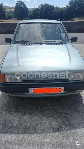 Usado Ford Fiesta 45 CV (33 kW) 1985 Gris / plata Berlina