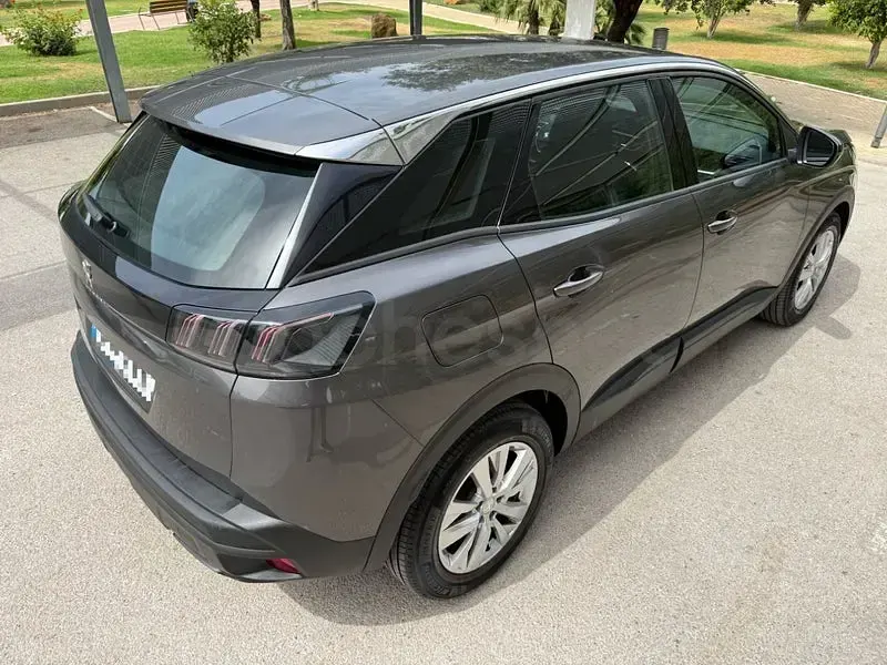 Usado Peugeot 3008 Active 130 CV (95 kW) 2021 Gris / plata SUV
