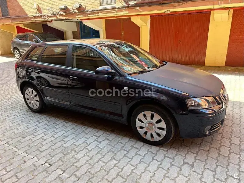 Usado Audi A3 Ambiente 105 CV (77 kW) 2006 Azul Utilitario