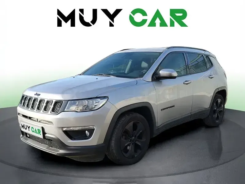 Usado Jeep Compass Night Eagle 140 CV (102 kW) 2019 Gris / plata SUV
