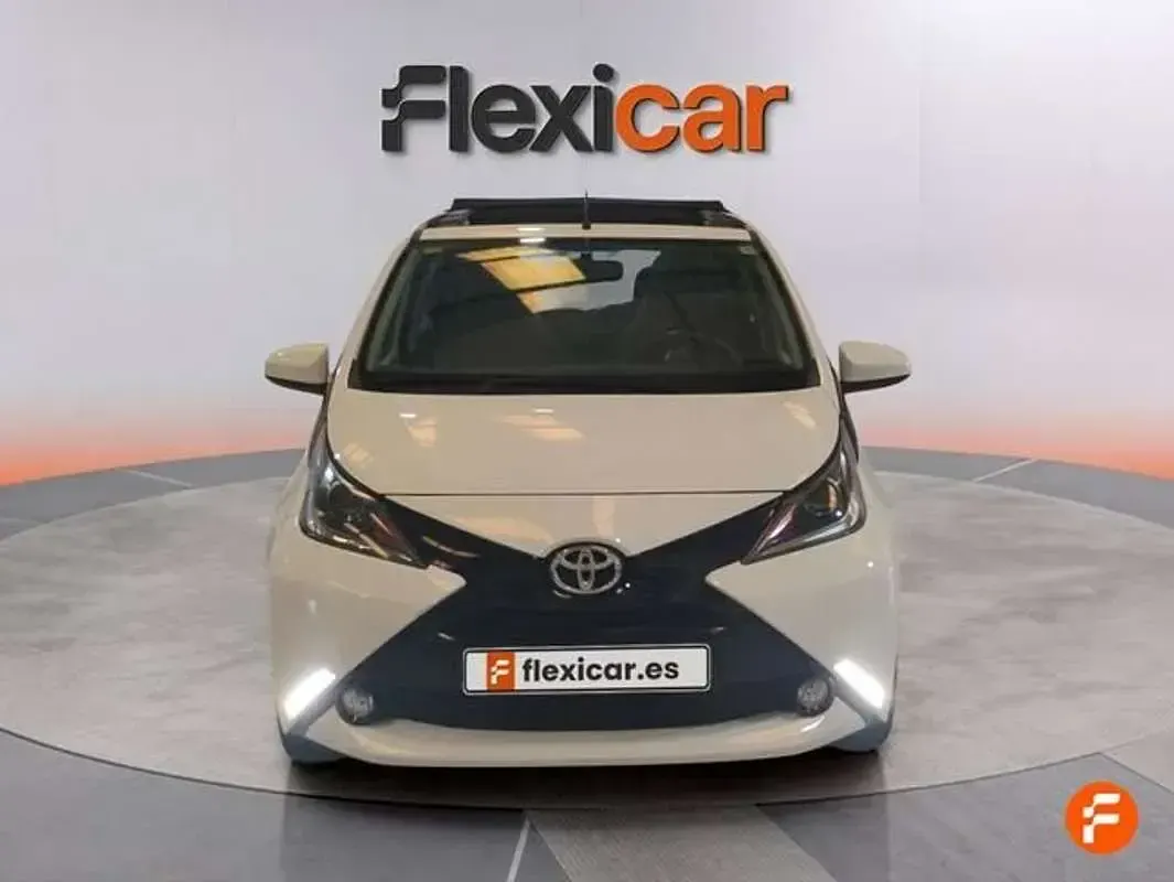 Usado Toyota Aygo X-wave 72 CV (52 kW) 2018 Blanco Utilitario