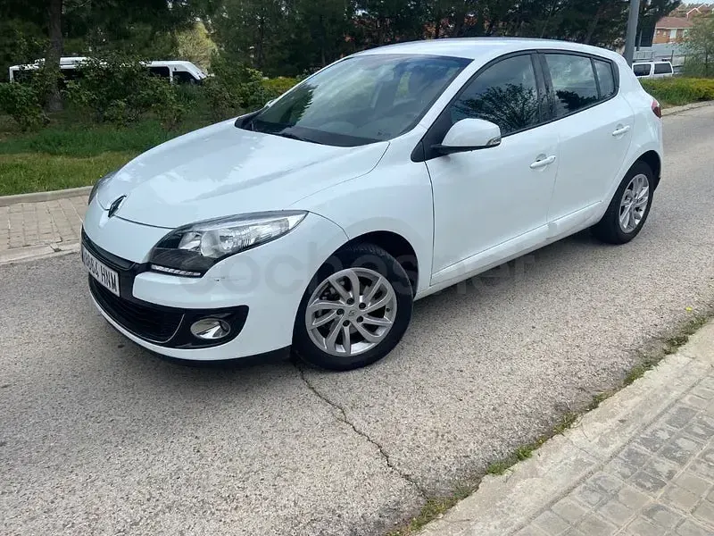 Usado Renault Mégane Dynamique 115 CV (84 kW) 2013 Blanco Berlina