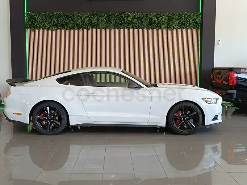 Usado Ford Mustang Fastback 314 CV (230 kW) 2016 Blanco Coupe