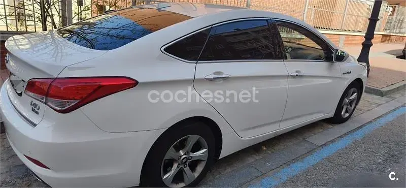 Usado Hyundai i40 136 CV (100 kW) 2013 Blanco Berlina