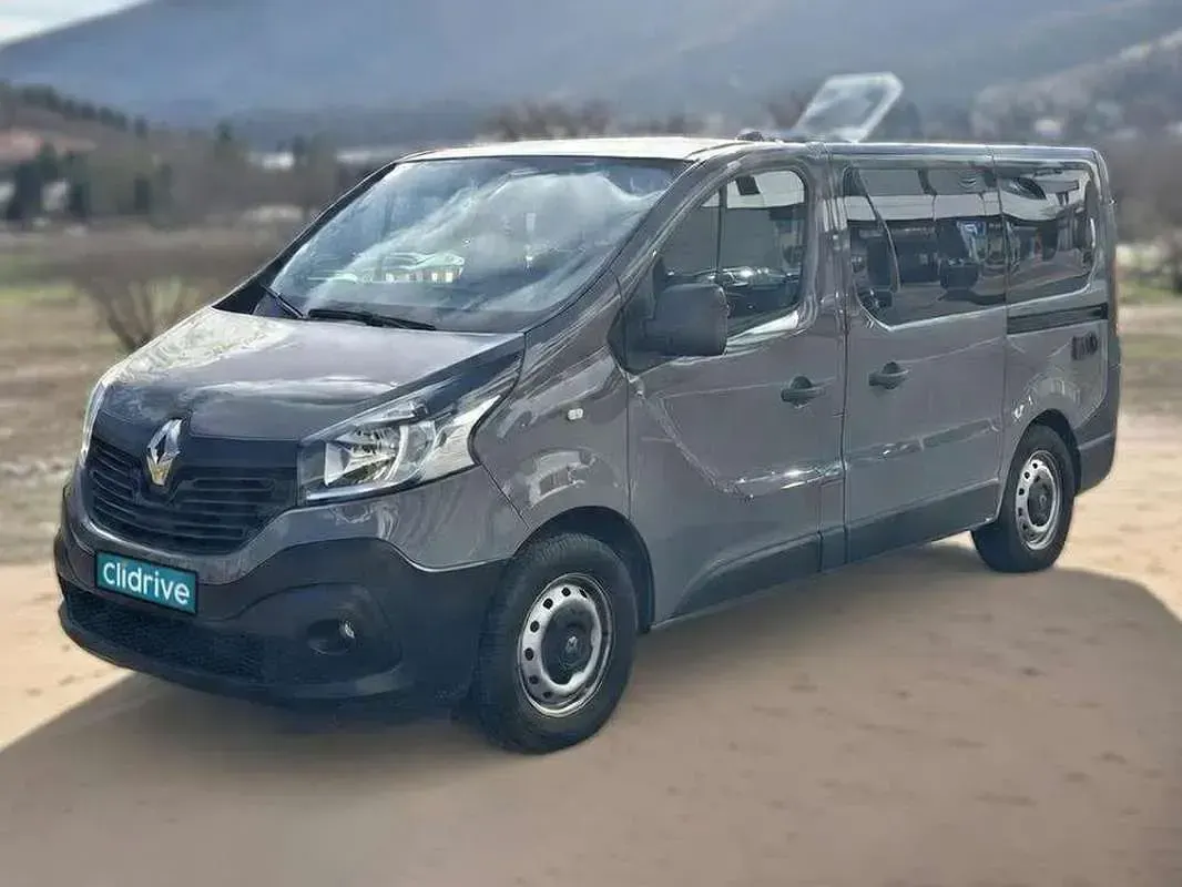 Usado Renault Trafic 121 CV (88 kW) 2019 Gris Monovolumen