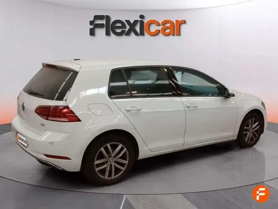 Käytetty VW Golf VII Advance 125 HP (91 kW) 2017 Valkoinen Viistoperä
