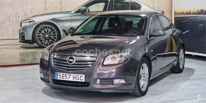 Usado Opel Insignia Edition 130 CV (95 kW) 2011 Gris / plata Berlina