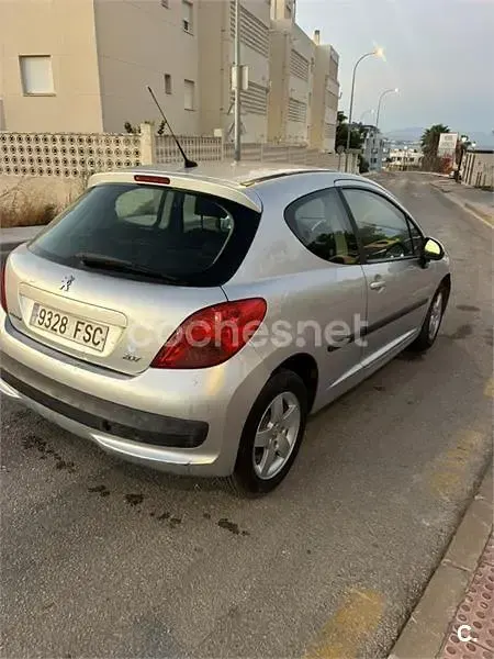 Usado Peugeot 207 95 CV (69 kW) 2007 Gris / plata Berlina