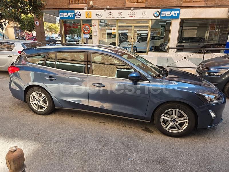 Gris / plata Usado 2022 Ford Focus Trend Familiar | 15.990 € (Buen precio) - Imagen 1/3