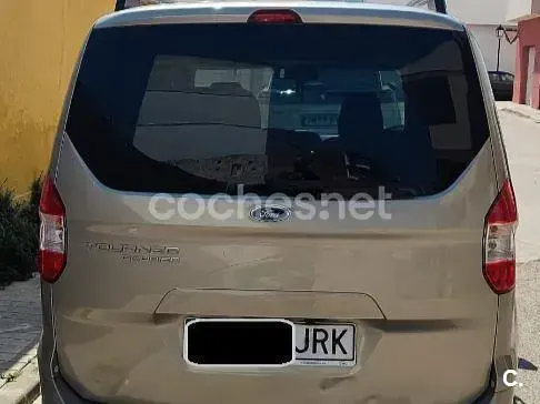 Usado Ford Tourneo Courier Titanium 95 CV (69 kW) 2016 Blanco Monovolumen