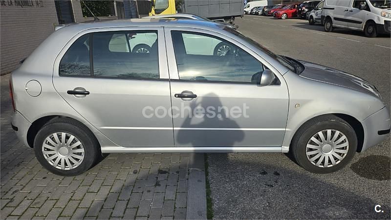 Usado Skoda Fabia Classic 68 CV (50 kW) 2002 Gris / plata Berlina