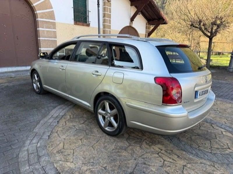 Usado Toyota Avensis Executive 150 CV (110 kW) 2007 Beige Familiar