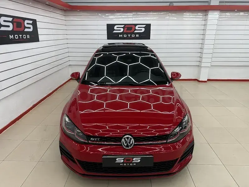 Usado VW Golf VII R 310 CV (228 kW) 2017 Rojo Familiar