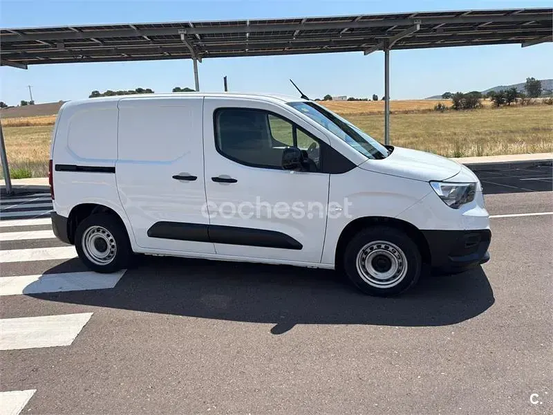 Usado Opel Combo 100 CV (73 kW) 2024 Blanco Monovolumen