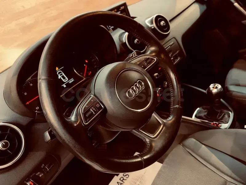 Usado Audi A1 Sportback Attraction 90 CV (66 kW) 2012 Rojo Utilitario