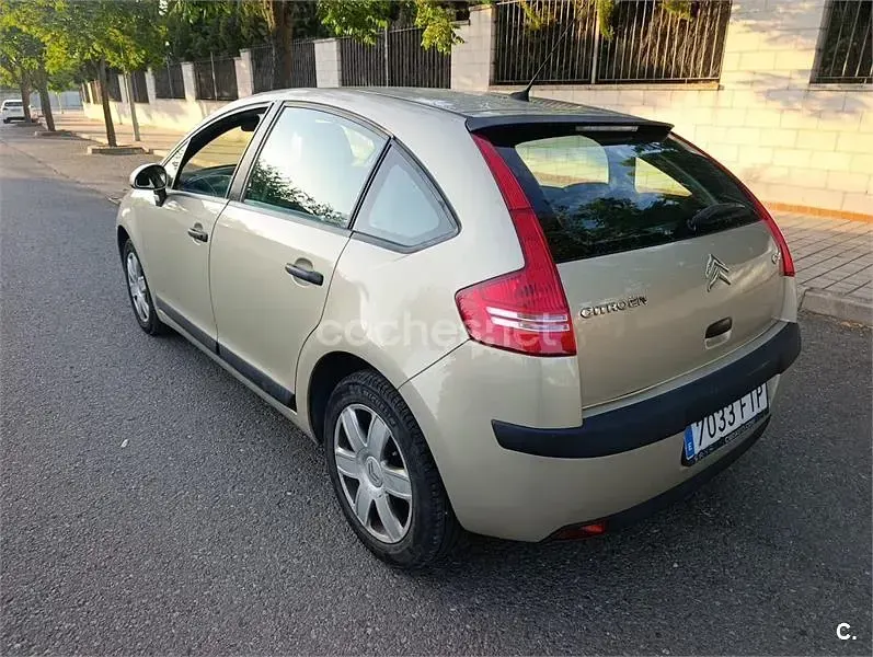 Usado Citroën C4 110 CV (80 kW) 2007 Beige Berlina