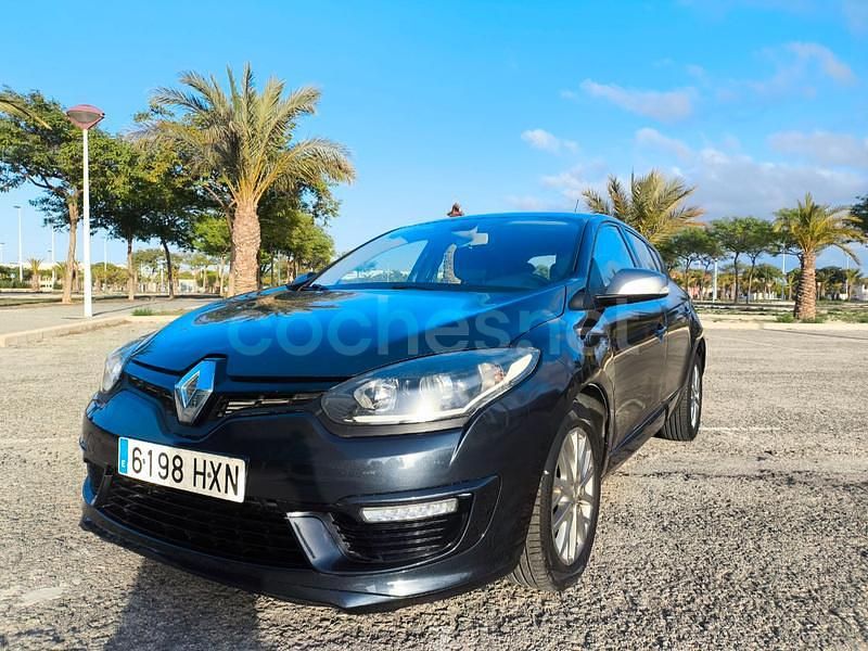 Gris / plata Usado 2014 Renault Mégane III Bose Edition Berlina | 7800 € - Imagen 1/4