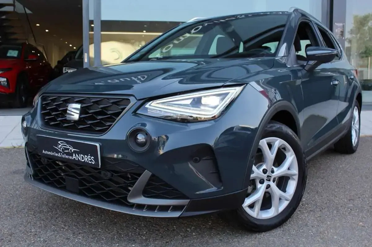 Usado Seat Arona FR 115 CV (84 kW) 2024 Azul SUV