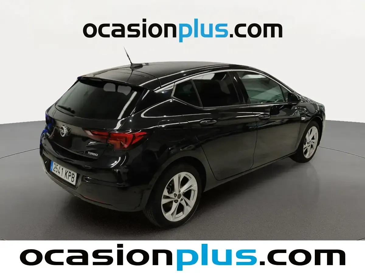 Usado Opel Astra Dynamic 125 CV (91 kW) 2018 Negro Berlina