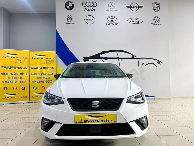 Usado Seat Ibiza Style Plus 110 CV (80 kW) 2022 Blanco Utilitario