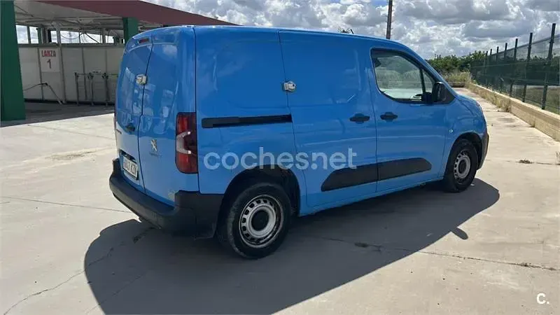 Usado Peugeot Partner Tepee Access 75 CV (55 kW) 2016 Azul Monovolumen
