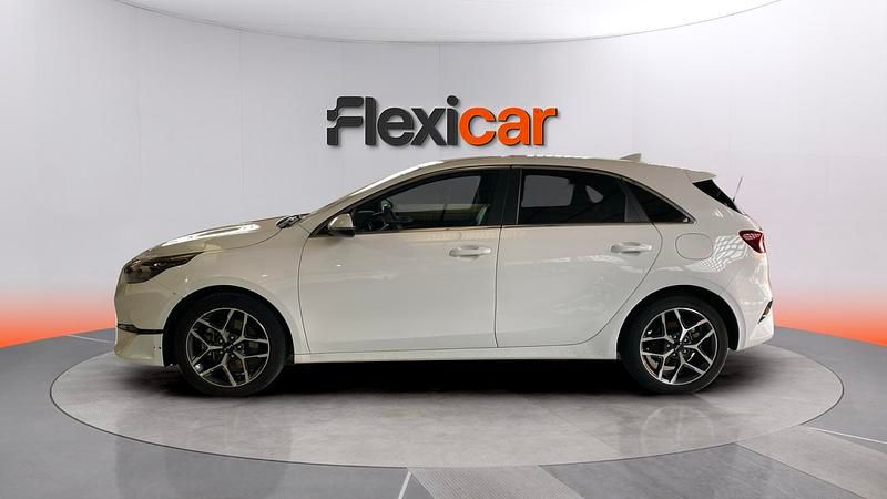 Usado Kia Ceed 136 CV (100 kW) 2023 Blanco Utilitario
