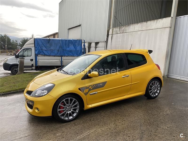 Usado Renault Clio II 200 CV (147 kW) 2007 Amarillo Berlina