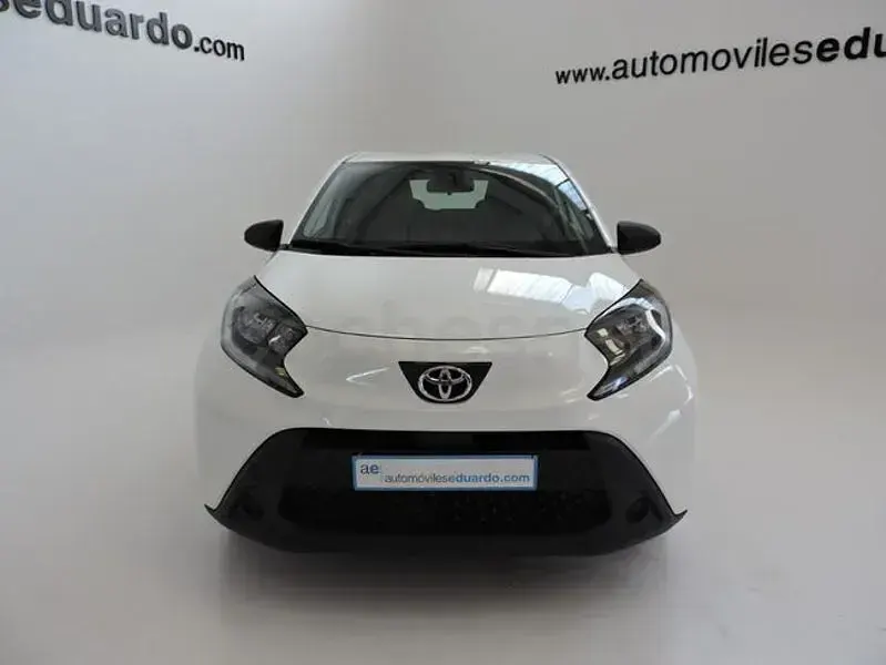 Usado Toyota Aygo X Play 72 CV (52 kW) 2023 Blanco SUV
