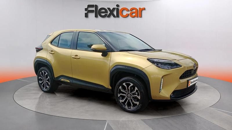 Usado Toyota Yaris Hybrid Active 116 CV (85 kW) 2024 Amarillo